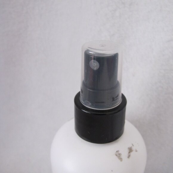 Generic Value Lightweight Oil Protecting Spray - Picture 3 of 6